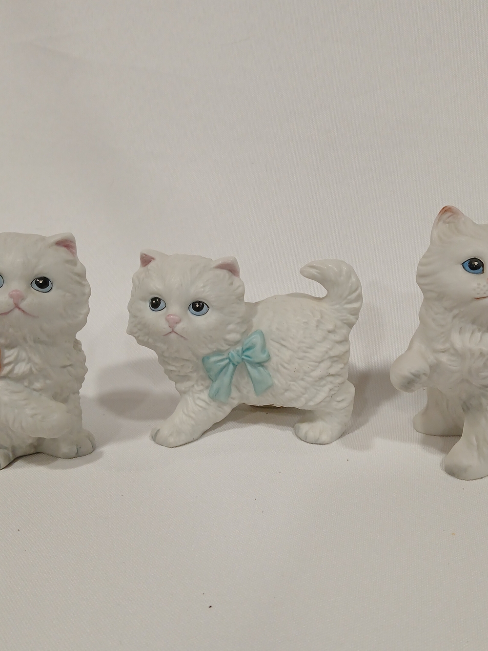 VTG Homco Porcelain White Persian Cat Figurines Kittens Blue Eyes Bows Lot Of 3